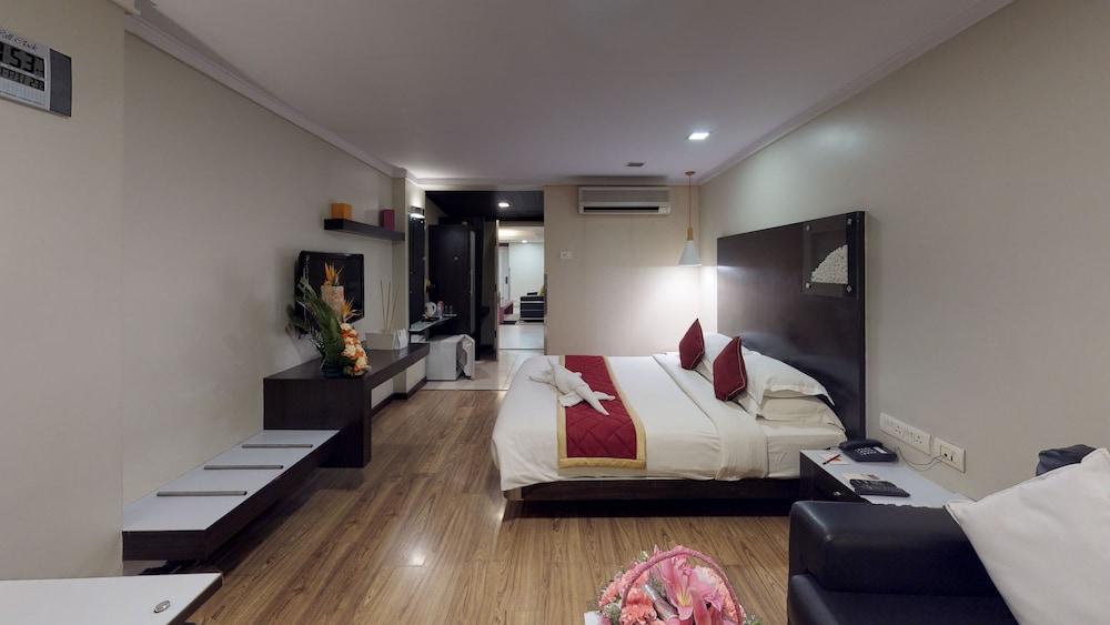 37Th Crescent Hotel Bengaluru Bagian luar foto