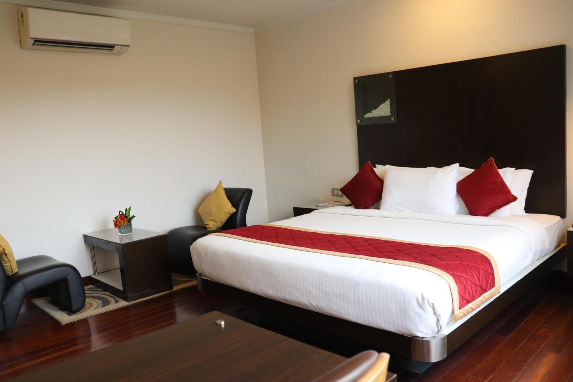 37Th Crescent Hotel Bengaluru Bagian luar foto