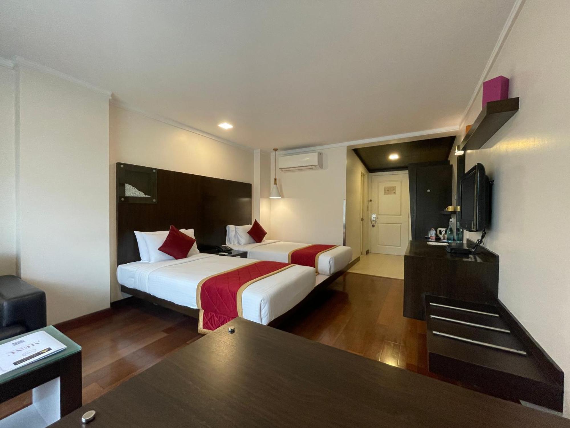 37Th Crescent Hotel Bengaluru Bagian luar foto