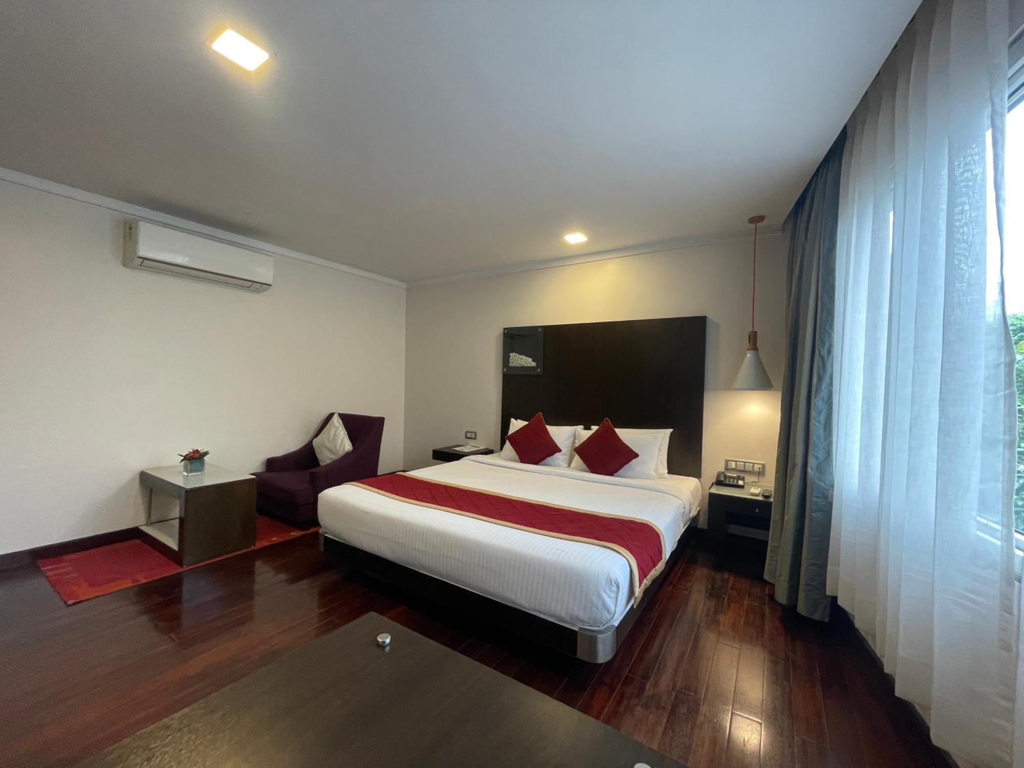 37Th Crescent Hotel Bengaluru Bagian luar foto