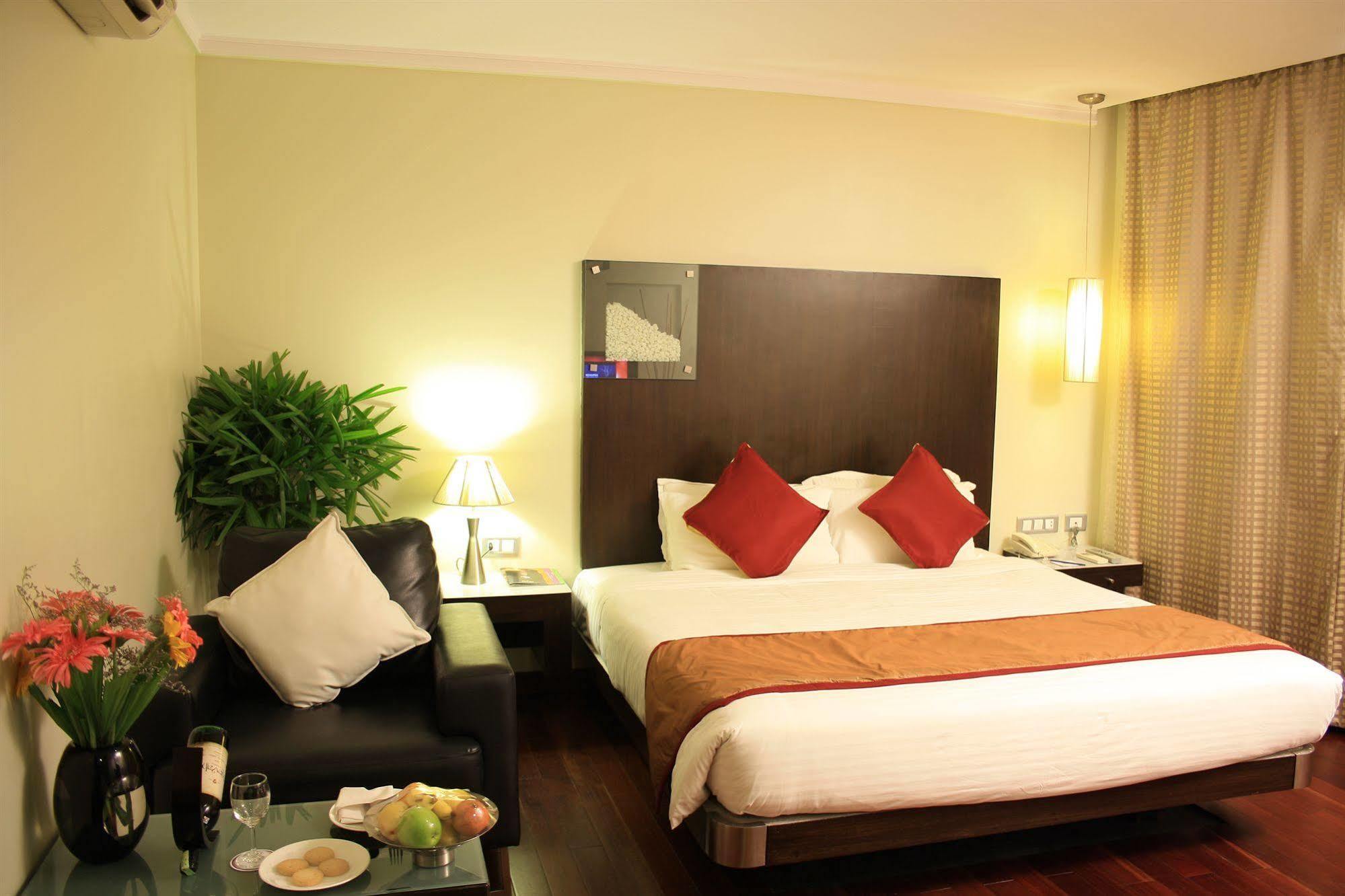 37Th Crescent Hotel Bengaluru Bagian luar foto